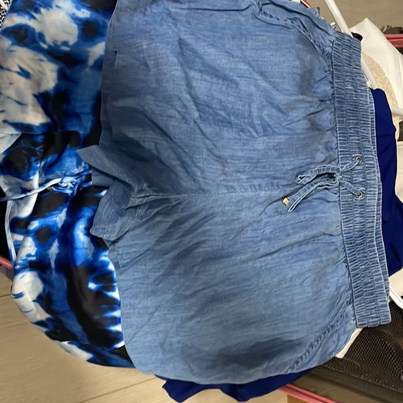 Bundle of 2 michael kors good as new - Picture 2 of 3